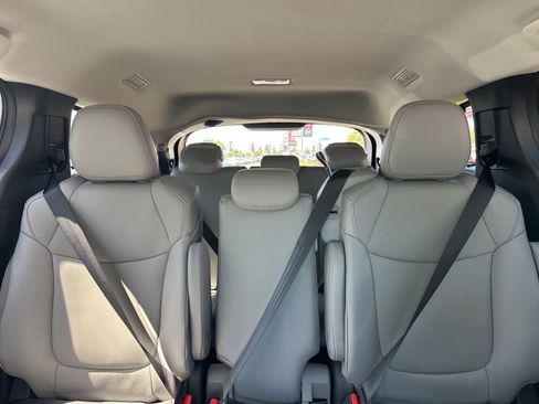 Used 2026 Toyota Sienna XLE FWD image 12