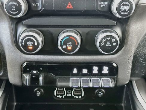 Used 2020 RAM 2500 Big Horn w/ Night Edition AWD/4WD image 18