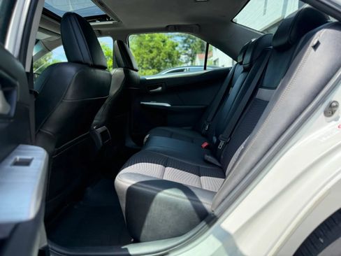 Used 2012 Toyota Camry SE FWD image 30