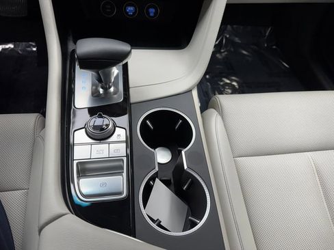 Used 2025 Genesis G70 2.5T image 19