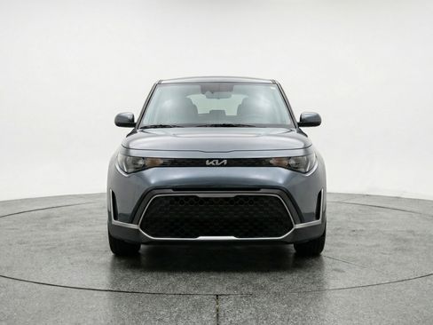 Used 2025 Kia Soul LX w/ LX Technology Package FWD image 2