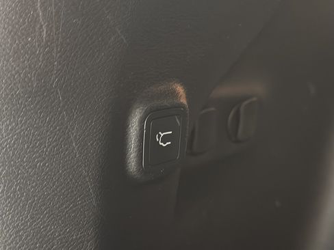 Used 2019 Jeep Cherokee Limited AWD/4WD image 8