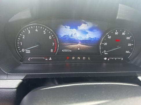 Used 2022 Ford Explorer XLT w/ Equipment Group 202A image 14