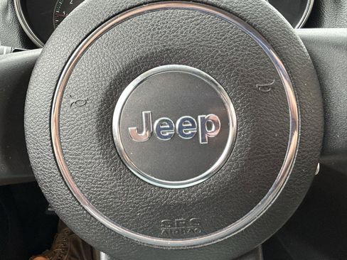 Used 2011 Jeep Grand Cherokee Laredo AWD/4WD image 20