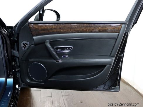 Used 2018 Bentley Flying Spur V8 image 38