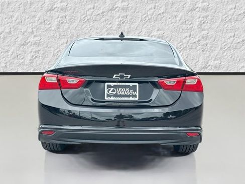 Used 2018 Chevrolet Malibu LT w/ Leather Package FWD image 4