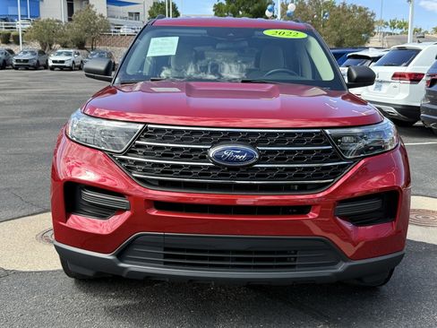 Used 2022 Ford Explorer XLT image 3
