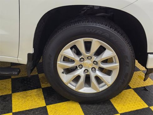 Used 2019 Chevrolet Silverado 1500 Custom w/ Custom Value Package image 9