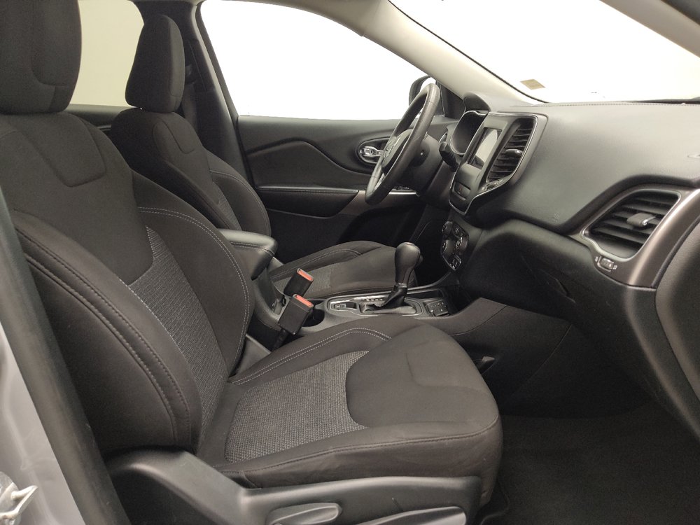Used 2020 Jeep Cherokee Latitude FWD image 21