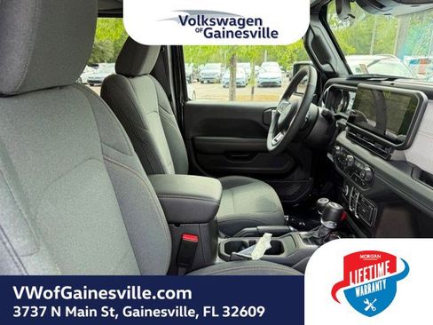 Used 2025 Jeep Wrangler Unlimited Sahara AWD/4WD image 9