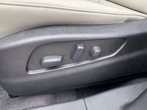 Certified 2023 Cadillac XT4 Luxury w/ Cold Weather Package image 17