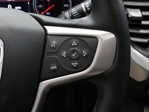 Used 2023 GMC Acadia SLT w/ Preferred Package image 30