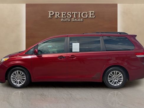 Used 2012 Toyota Sienna XLE FWD image 9