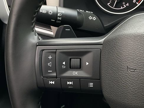 Used 2025 Nissan Rogue SV image 23