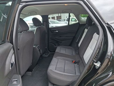 Used 2025 Chevrolet Trax LS w/ LS Convenience Package FWD image 10