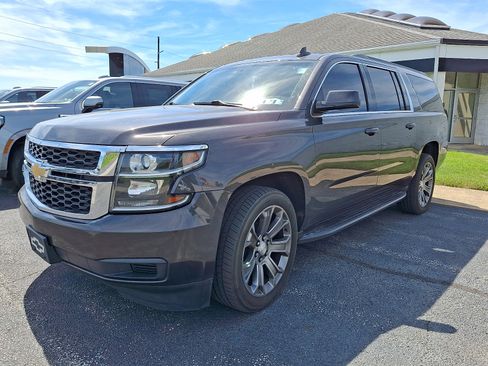 Used 2018 Chevrolet Suburban LT AWD/4WD image 4