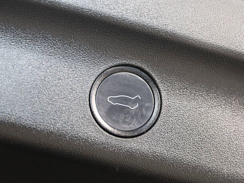 Used 2022 Tesla Model Y Long Range image 49