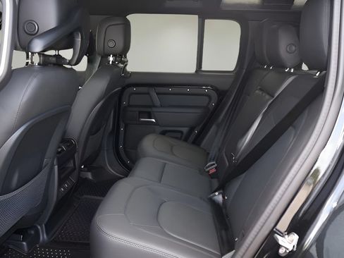 Used 2025 Land Rover Defender 110 X-Dynamic SE AWD/4WD image 12