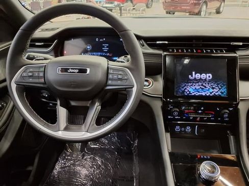 New 2024 Jeep Grand Cherokee L Laredo image 10