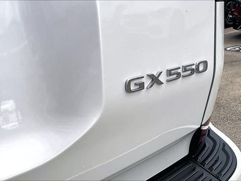 Used 2025 Lexus GX 550 w/ Cold Area Package AWD/4WD image 10