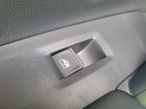 New 2026 Volkswagen Tiguan SE image 15