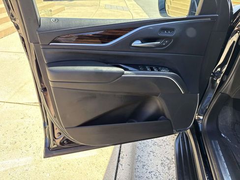 Used 2022 Cadillac Escalade ESV Luxury image 23