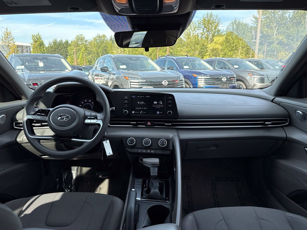 Used 2022 Hyundai Elantra SE FWD image 12