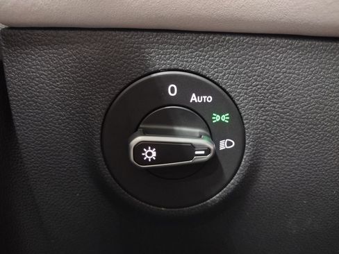 New 2025 Volkswagen Taos SE image 23