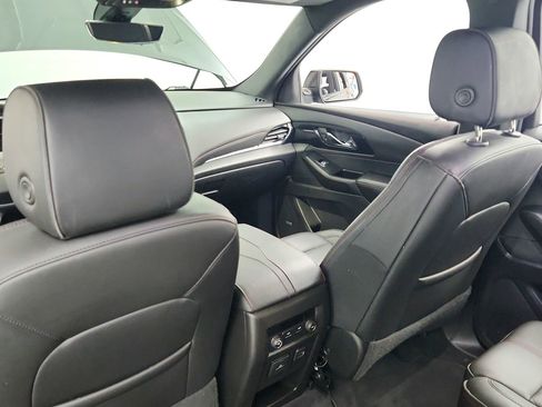 Used 2023 Chevrolet Traverse RS FWD image 24