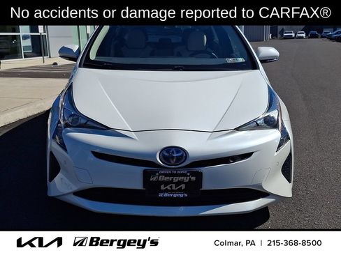 Used 2017 Toyota Prius Four FWD image 2