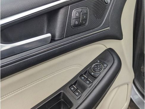 Used 2022 Ford Edge Titanium image 13