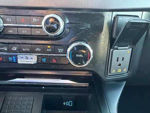 Used 2026 Ford F450 Platinum w/ FX4 Off-Road Package AWD/4WD image 46