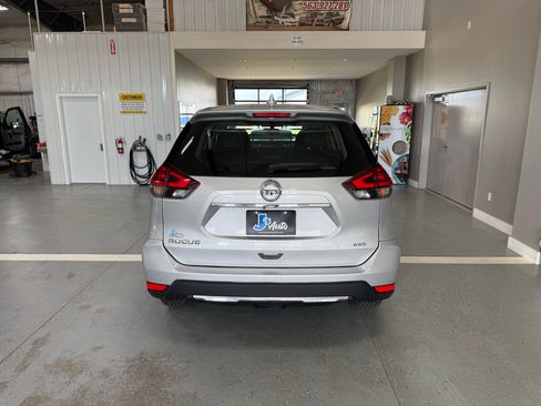 Used 2018 Nissan Rogue S AWD/4WD image 6