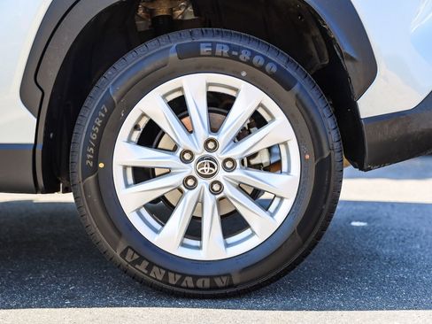 Certified 2024 Toyota Corolla Cross LE image 8