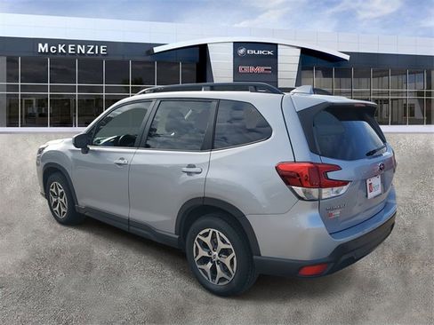 Used 2022 Subaru Forester Premium image 3