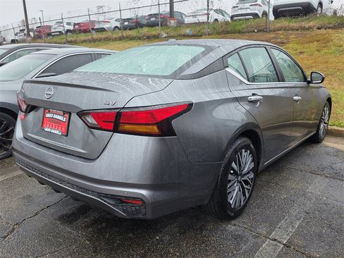 Used 2023 Nissan Altima 2.5 SV image 4