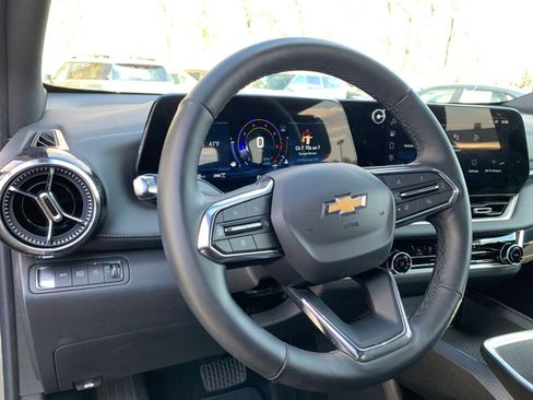 Used 2025 Chevrolet Equinox LT image 33