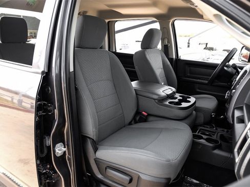 Used 2018 RAM 2500 Tradesman w/ Chrome Appearance Group image 32