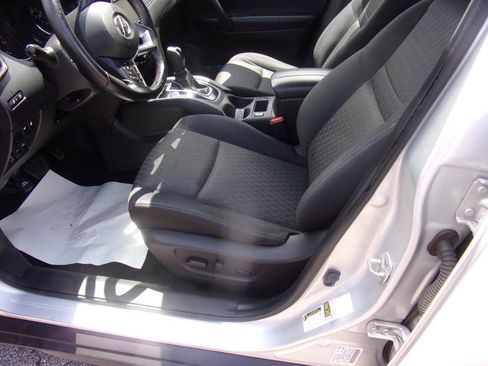 Used 2018 Nissan Rogue SV image 19