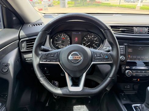 Used 2020 Nissan Rogue SV w/ Premium Package FWD image 18