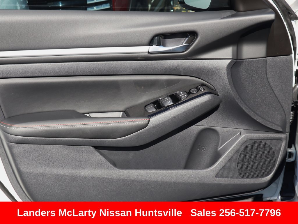 Used 2025 Nissan Altima 2.5 SR w/ SR Premium Package FWD image 21