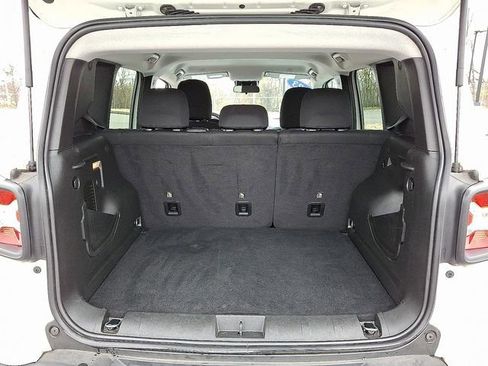 Used 2023 Jeep Renegade Latitude image 28