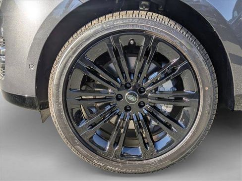 New 2025 Land Rover Range Rover SE image 10