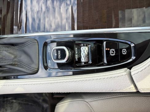 Used 2017 Volvo XC90 T6 Momentum w/ Vision Package AWD/4WD image 20