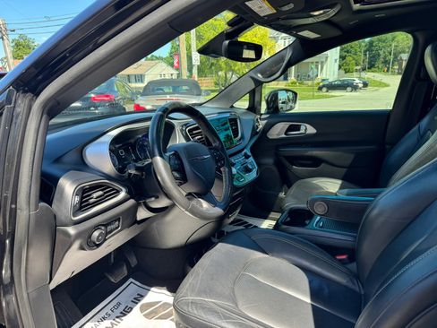Used 2020 Chrysler Pacifica Touring-L Plus w/ Advanced Safetytec Group FWD image 25