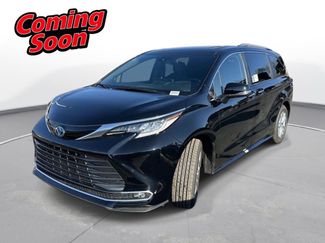 Used 2025 Toyota Sienna Limited video 1