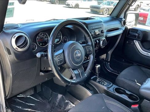 Used 2018 Jeep Wrangler Unlimited Sahara AWD/4WD image 14