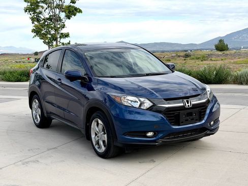 Used 2017 Honda HR-V EX image 3