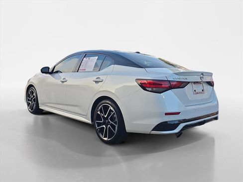 Used 2024 Nissan Sentra SR w/ SR Premium Package image 3