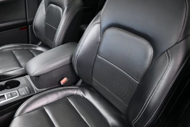 Used 2020 Ford Escape SE Sport FWD image 18